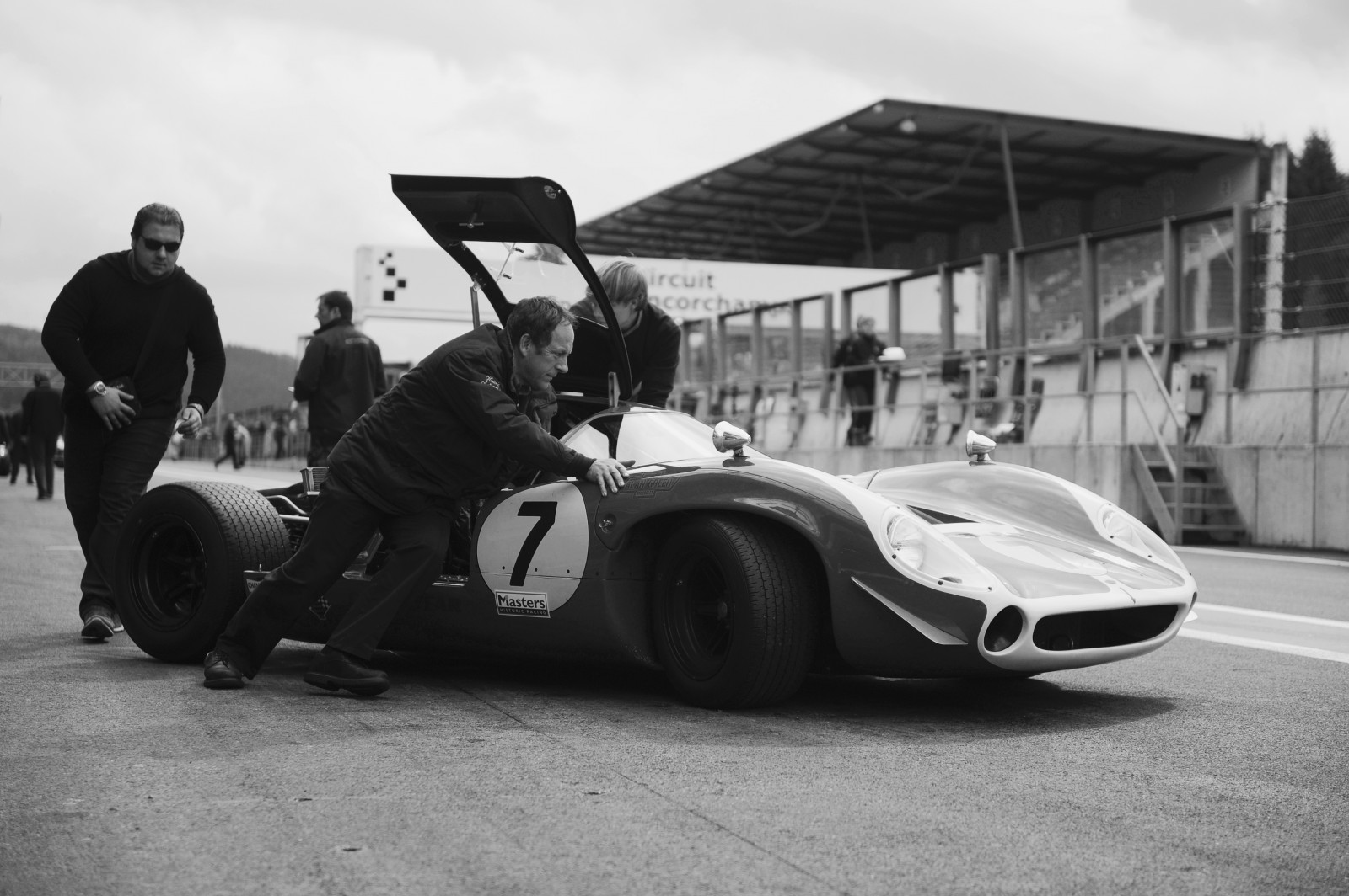 bílý, Černá, černobílý, sport, auto, vozidlo, fotografování, Nikon, stop, sportovní auto, pneumatika, Vytrvalost, legenda, závodění, veteránem, lázně, výkon auta, jáma, T70, kolo, cars, závod, 70, dráha, T, klasický, D700, šest, worldcars, motorsport, hodiny, spafrancorchamps, obvod, padok, Černý a bílý, monochromatické fotografování, pozemní vozidla, automobilového designu, závodní auto, automotive pneumatiky, lola, sportovní prototyp, mistři, zastávka v boxech, automotive wheel system, sports car racing