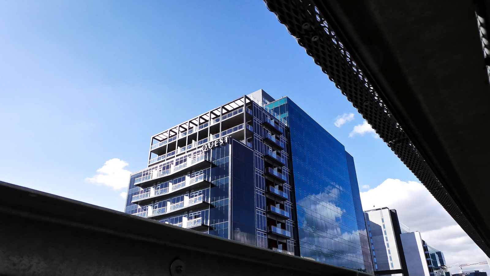 budova, nebe, Metropolitní oblast, během dne, architektura, urban area, metropole, mrakodrap, město, kondominium, panelový dům, ředitelství firmy, fasáda, okno, smíšené využití, úhel, komerční budovy, hlavní sídlo