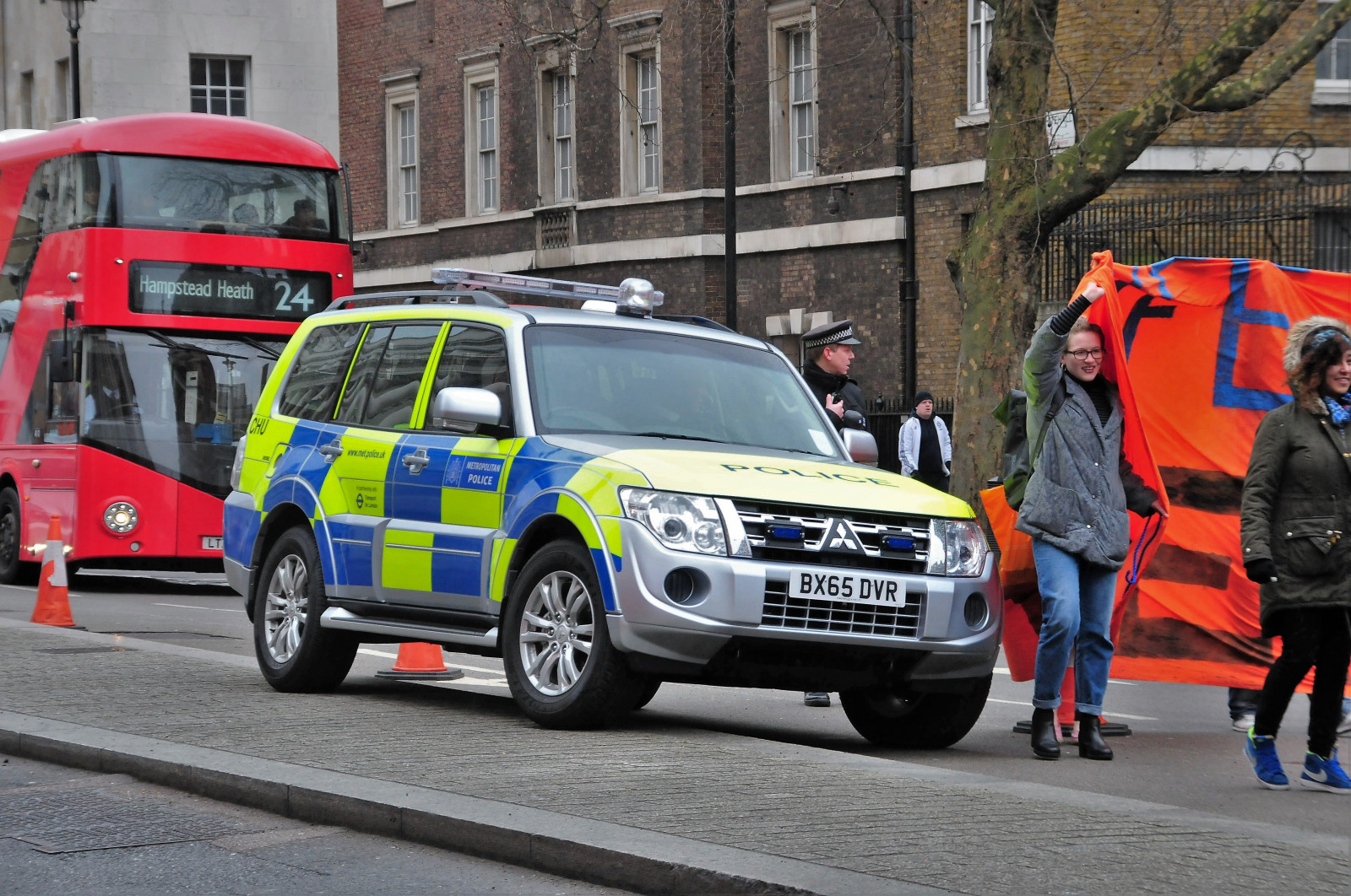 UK, London, biler, Westminster, 4x4, politi, politibil, køretøj, nødsituation, shogun, Whitehall, Mitsubishi, 999, metropolitanpolice, bx65dvr