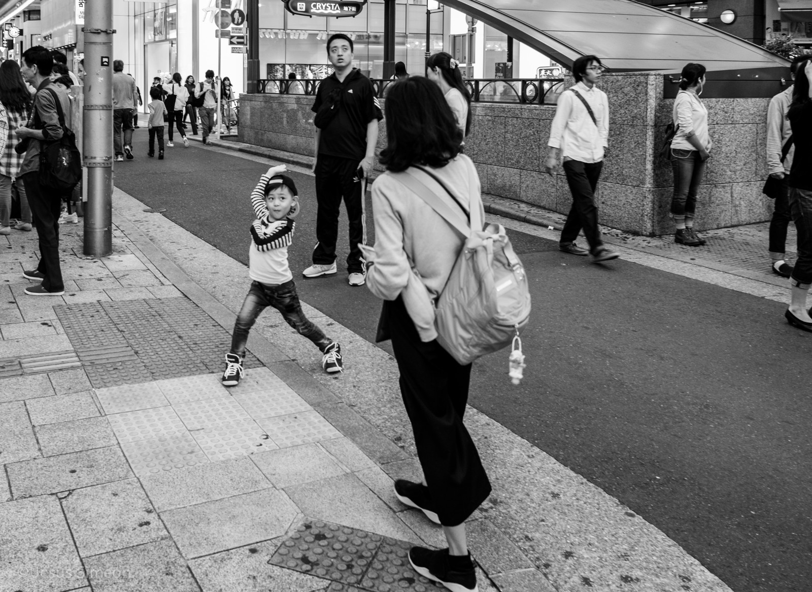Junge, Schwarz und weiß, Strassenfotografie, Osaka, Straßenkämpfer, Japon, Defensor, Tenjimbashisuji