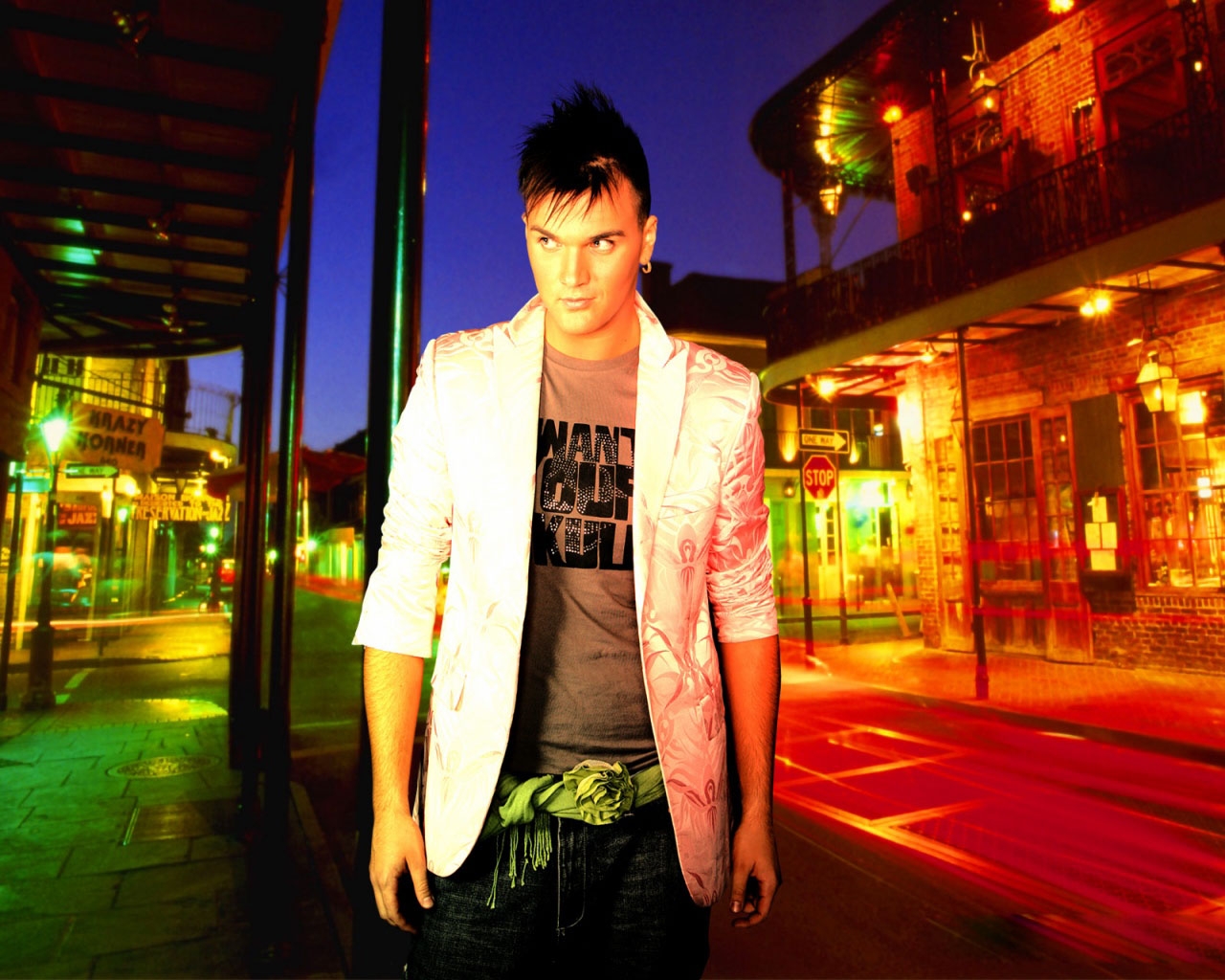 обои : город, Уличный, ночь, куртка, легкий, Девушка, досуг, человек ...