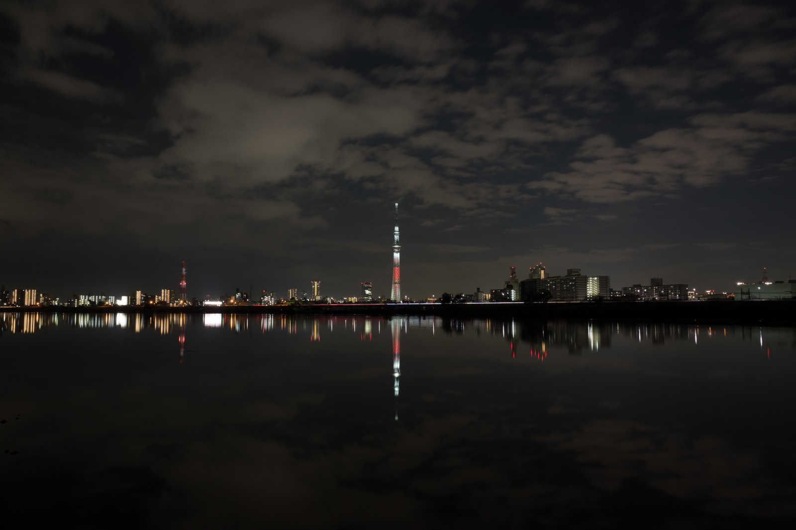 Japonsko, západ slunce, moře, město, panoráma města, noc, architektura, odraz, nebe, svítání, panoráma, večer, ráno, věž, most, horizont, soumrak, Tokio, Fujifilm, jp, Skytree, světlo, mrak, zakalený, svítání, osvětlené, osvětlení, CC, fuji, tma, Fujinon, mezník, Tokyo Sky Tree, classicchrome, x, X70, candletree, CreativeCommons, atmosférický jev