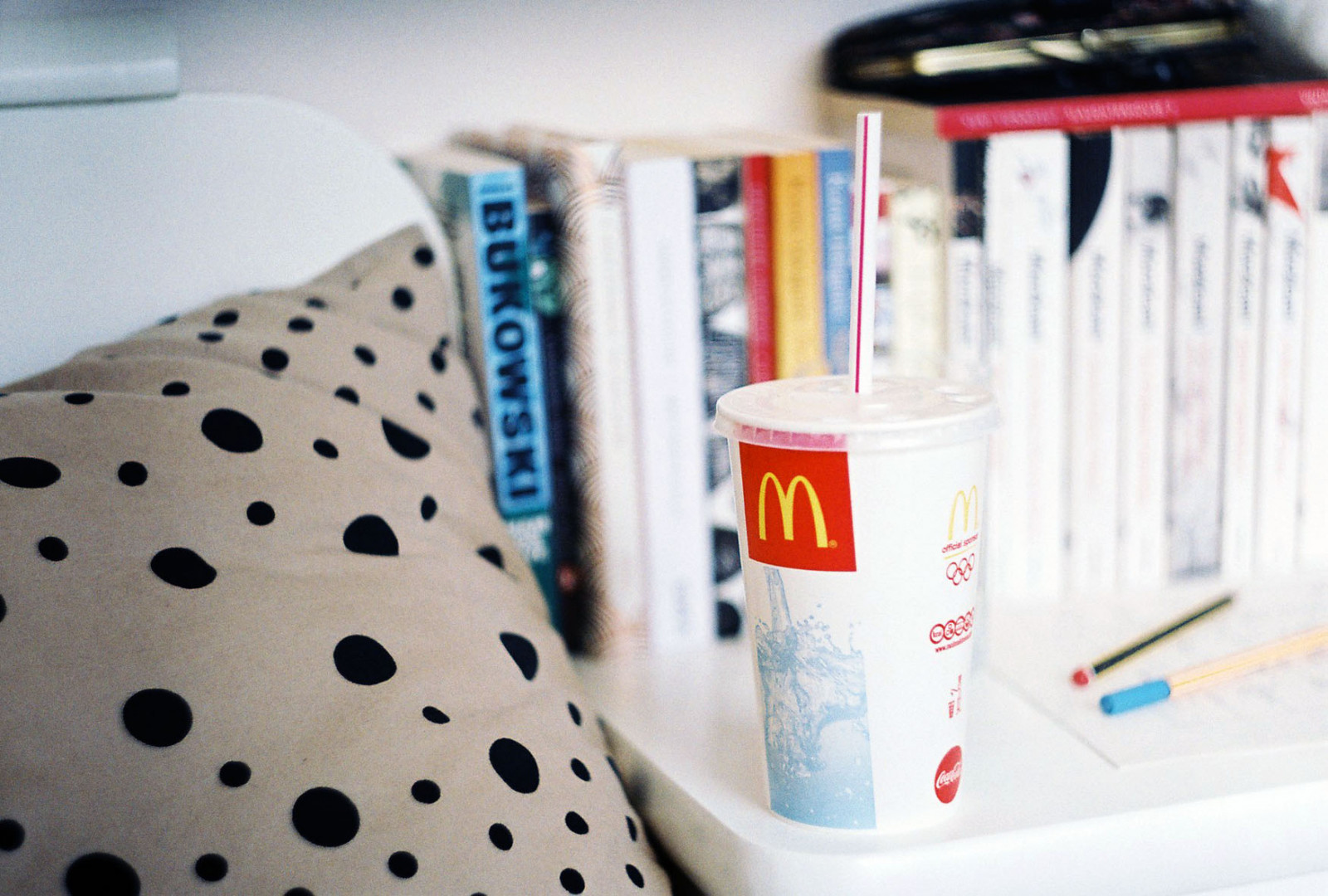 film, pohár, analogový, Pero, tužka, 35MM, postel, Estonsko, bokeh, sláma, Kola, knihy, mcdonalds, polštář, zenit, Bukowski, Eesti, zenitet