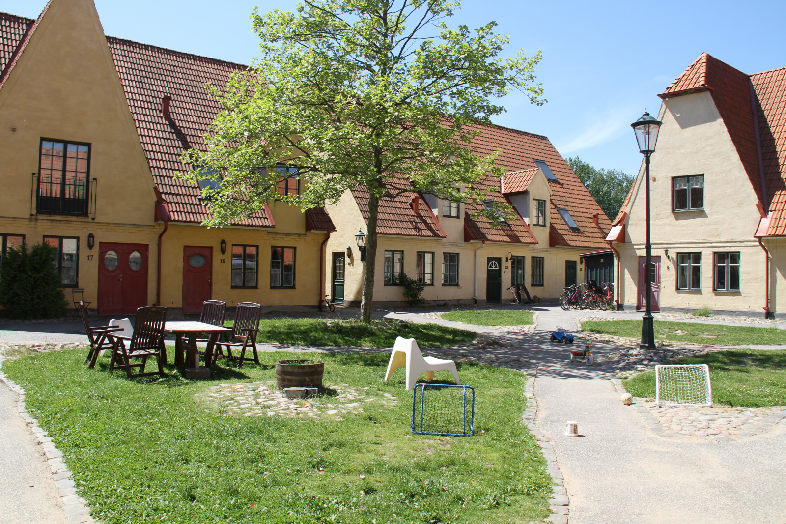 architektura, budova, Dům, vesnice, chalupa, majetek, yard, Jakriborg, domů, předměstí, trávník, sousedství, obytný prostor, nádvoří, vlastnictví, nemovitost