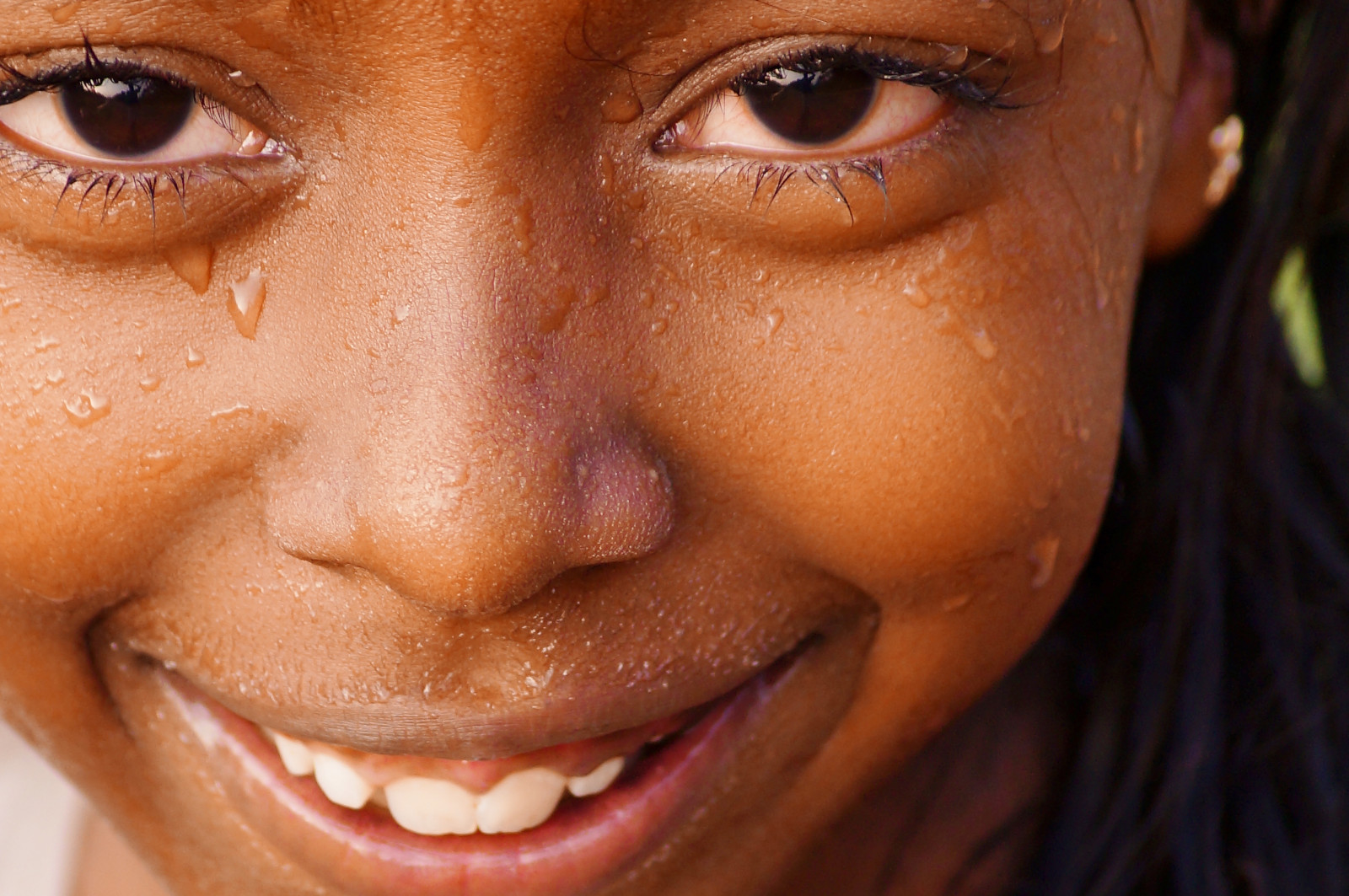 portrét, mokrý, dívka, usměj se, vlasy, oči, dítě, mladý, yeux, sri, lanka, enfant, fille, sourire, jeune, cheveux, polonnaruwa, mouilles, flickraward, flickraward5