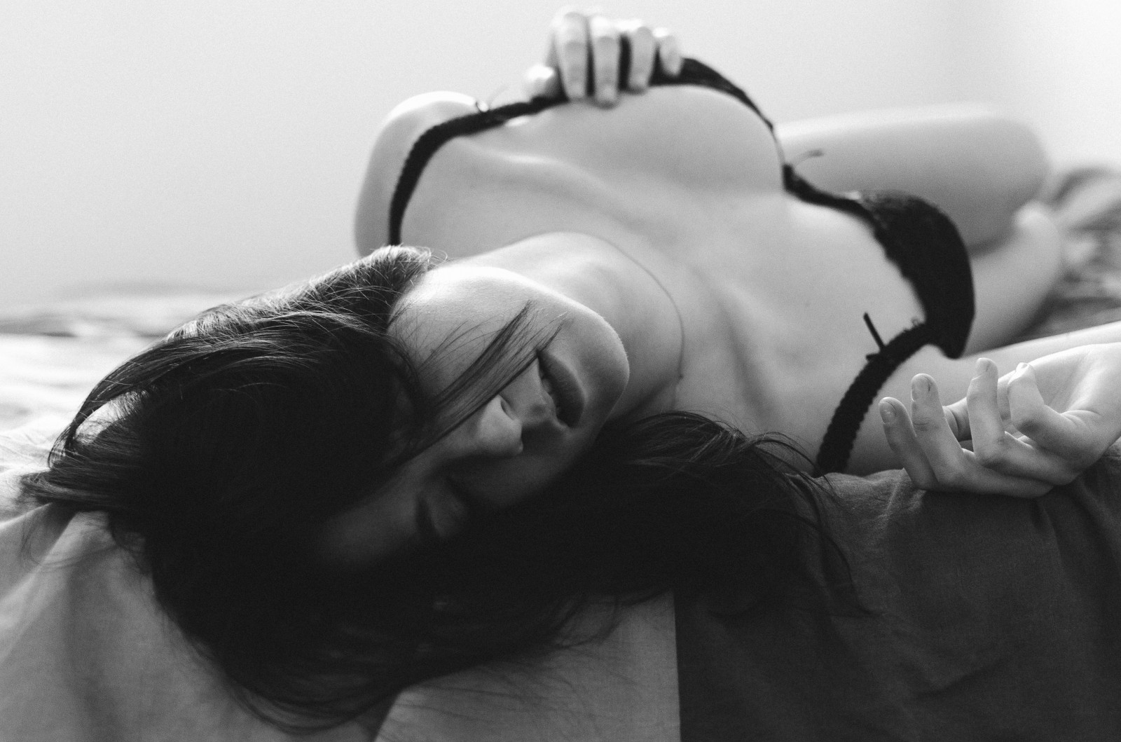 bílý, Černá, Photoshop, ženy, černobílý, model, portrét, blondýnka, bruneta, brýle, zima, fotografování, košile, fotograf, móda, bledý, Nikon, Francie, pusa, vinobraní, spodní prádlo, denní světlo, francouzština, emoce, Studio, Osoba, kůže, okolní, 35MM, Noir, hlava, Lightroom, časopis, spát, Bordeaux, horní, MM, romantika, UMĚNÍ, světlo, Krásná, pokuta, měkký, den, dosti, 18, dívka, krása, přírodní, tělesné, oko, fotografie, žena, D7000, ruka, dáma, dívej se, sexy, režim, fotografie, krasavice, blanc, smysl, nádherný, femme, portrétování, fille, krásy, perfektní, Photographie, blond, kráska, modele, 35, brune, Atmosféra, aquitaine, Gironde, měkkost, douceur, photographe, CS6, LR5, prsa, Černý a bílý, monochromatické fotografování, focení, interakce