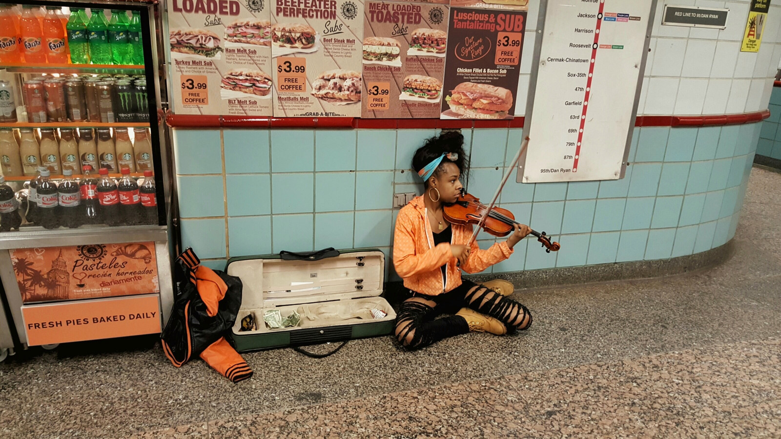 hudebník, Chicago, housle, Ltrainu, pouliční muzikant, busking