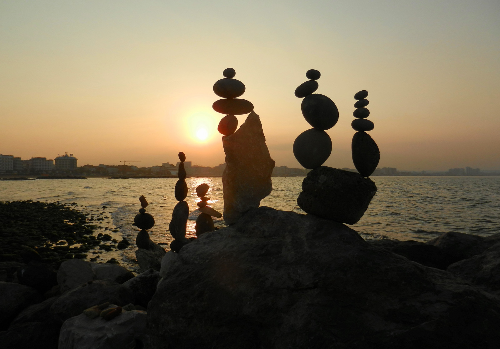 Freunde, Sonnenuntergang, Italien, Sonne, Wasser, Felsen, Tramonto, Novembre, Silhouetten, Kieselsteine, Pietre, 1001nächte, Sassi, Kurzlebig, Romagna, Equilibrio, Rockbalancing, 2011, Rebranca, cattolicarn, Allegrisinasceosidiventa, Mygearandme, Mygearandmepremium, Mygearandmebronze, Mygearandmebronzeselection