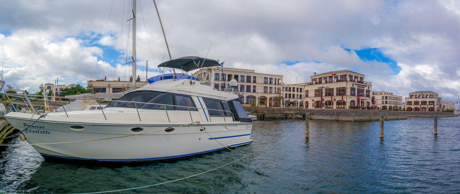 Schiff, Boot, Meer, Wasser, Himmel, Deutschland, Dock, Düne, Yacht, Yachthafen, Rostock, Wasserfahrzeug, Ostsee, Bootfahren, baltisch, Wasserweg, Motorboot, Motorschiff, Schiffsbau, Passagierschiff, Luxusjacht, Hoch, plant community, water transportation
