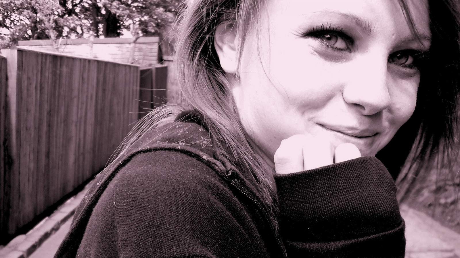 tvář, bílý, Černá, černobílý, model, portrét, fotografování, šaty, móda, emoce, Osoba, kůže, barva, dívka, krása, usměj se, oko, žena, dáma, fotografie, Černý a bílý, monochromatické fotografování, portrétní fotografie, focení, mimika, zblízka, Černá bílá