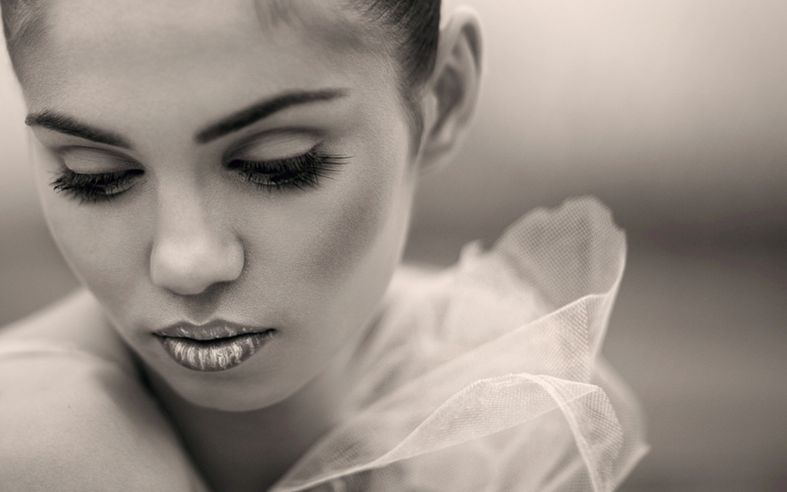 tvář, bílý, Černá, ženy, černobílý, model, portrét, fotografování, šaty, vlasy, nos, emoce, Osoba, kůže, hlava, dívka, krása, oko, žena, nevěsta, fotografie, ret, účes, 1920x1200 px, Černý a bílý, monochromatické fotografování, portrétní fotografie, focení, orgán, zblízka, řasa