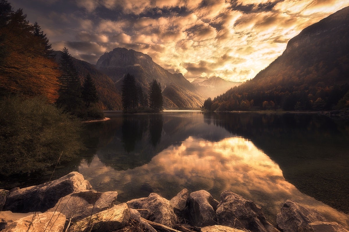 sollys, landskab, Skov, efterår, bjerge, solnedgang, sø, klippe, natur, afspejling, fotografering, solopgang, aften, morgen, flod, dal, ødemark, skumring, Slovenien, Sky, efterår, bjerg, daggry, loch, atmosfærisk fænomen, bjergrige landskabsformer, landskabsform, geografisk funktion, bjergkæde