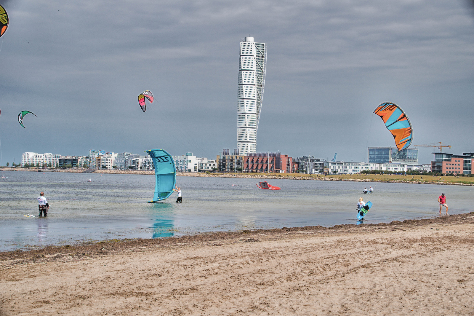 sportovní, moře, voda, písek, mraky, pláž, pobřeží, vítr, letní, Švédsko, Hračka, chodník, papírový drak, Sverige, kitesurfing, venkovní, oceán, vlna, sk nel n, se, nebe, resund, pramen, vatten, Malmo, závod, dřevěný, ribbanribersborg, kiteboardcompetition, kiteboard, drakflygning, kitesurf, t vling, kitesurft vling, Atmosféra Země, tělo z vody, boardové sporty, vodní sport, individuální sporty, povrchové vodní sporty, Windsports, kite sporty