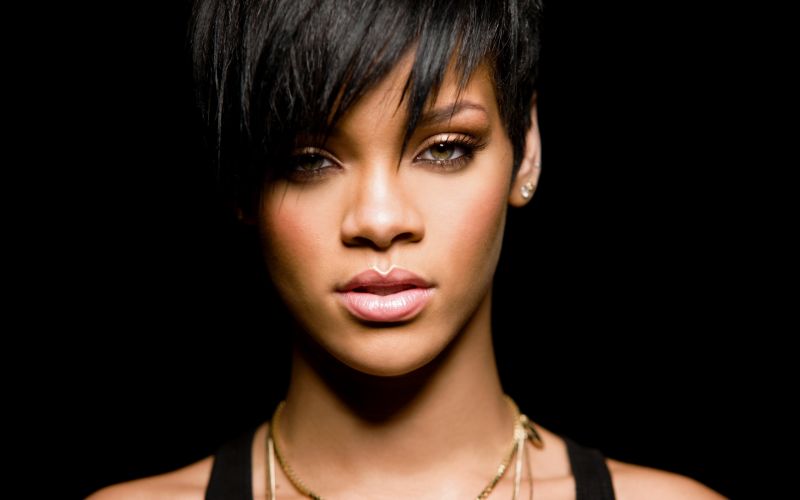 Rihanna,brunette,visage,Regardez,Fond sombre