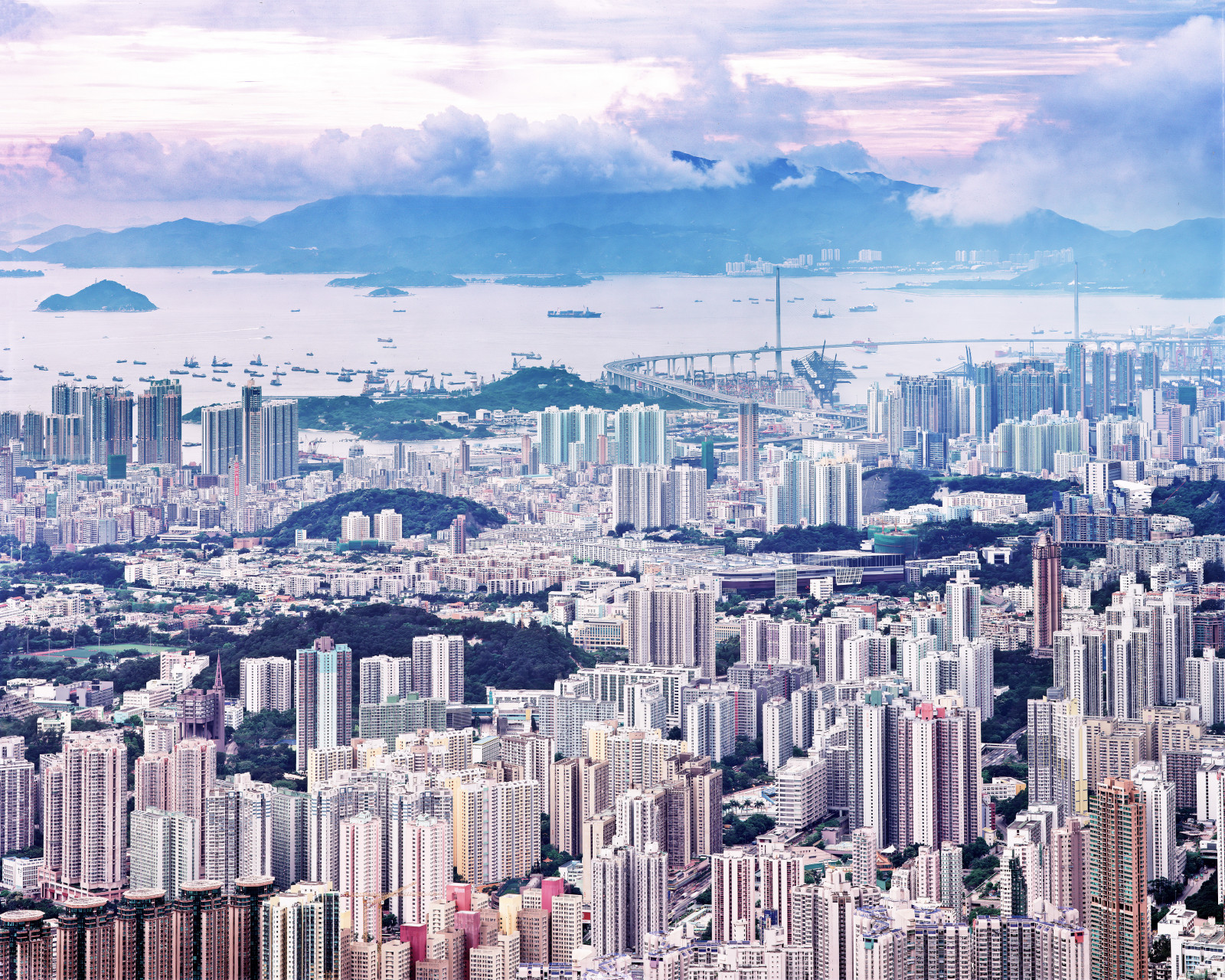 Čína, panoráma, film, analogový, hongkong, fotoaparát značky kodak, přístav, soumrak, terminál, 8x10, kontejner, Mezinárodní, Kowloon, obchod, ICC, largeformat, p2, Přehled, cityview, Sinar, 800mm, schneiderkreuznach, ektar, ifcii, kaitakairport, hongkongbay, 12800, Surban, kowloonpeak, feingoshan, stonecuttersbridge, densitiy, apotelexenar, feingoshanroad