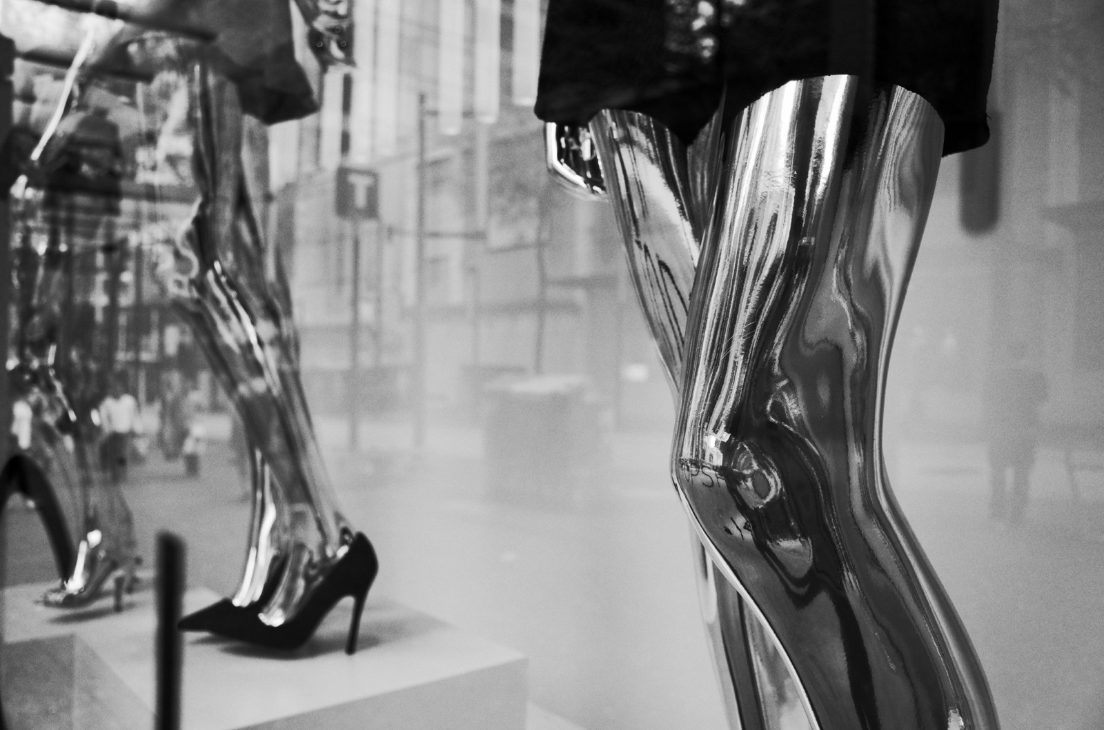 สีขาว, ดำ, ขาวดำ, หน้าต่าง, เมือง, เมือง, ขา, แต่งตัว, แฟชั่น, แคนาดา, มันวาว, ฤดูใบไม้ผลิ, โครเมียม, แวนคูเวอร์, ทราย, นางแบบ, ตัวเมือง, ร้านค้า, bw, ดำขาว, การสะท้อน, บ, รายละเอียด, เก็บ, grainy, แสดง, Ricohgr, รองเท้า, รองเท้า, britishcolumbia, ดำและขาว, ถ่ายภาพขาวดำ, รองเท้าส้นสูง, ท็อปช็อป, ส่วน, granvillestreet, highcontrastbw