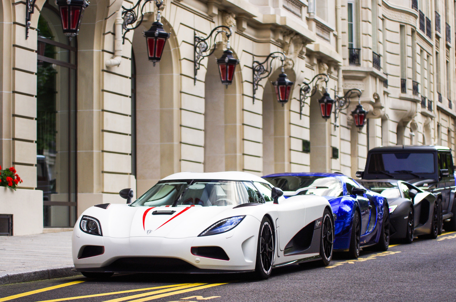 město, ulice, auto, budova, vozidlo, silnice, fotografování, modrý, Lamborghini, technika, letní, Paříž, sportovní auto, Bugatti, štěnice, chróm, výkon auta, infrastruktura, R, 70200, kolo, Agera, okraj, superauto, 1750, duo, worldcars, bleue, Veyron, Aventador, combo, Arabové, pozemní vozidla, automobilového designu, automobilový exteriér, závodní auto, luxusní vůz, motorové vozidlo, městské auto, Hoche, ete, Monceau, Centenaire, Koeg, Koegnisegg, automotive wheel system