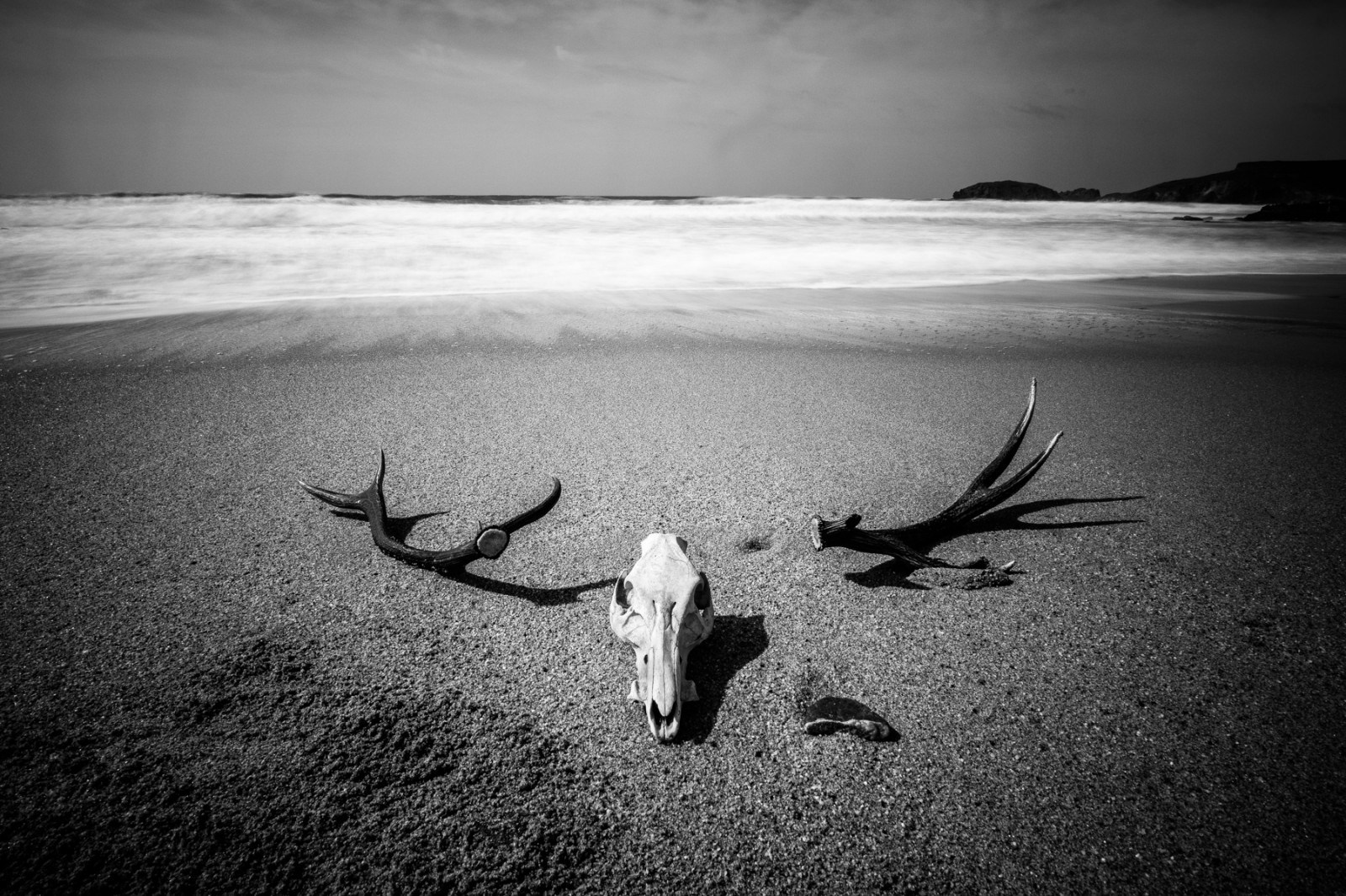 Disturbed Shadow Wallpaper : landscape, dark, sea, Italy, creepy, shore, sand, abandoned ...