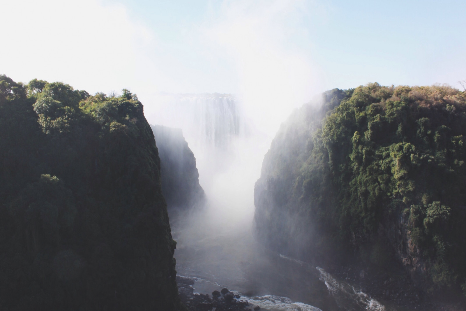 træer, landskab, Skov, vandfald, dyr, vand, klippe, natur, himmel, fotografering, skyer, berolige, tåge, klint, flod, dyreliv, Afrika, klipper, Nationalpark, sommer, fjorden, ødemark, afrikansk, arbejde, regnskov, Victoria, naturreservat, tysk, Namibia, Terræn, træ, damp, dreng, bjerg, udsigt, Foto, sjovt, uden for, rejsende, skov, vandløb, fantastiske, rejse, Hurtig, rejselyst, faldskærm, falls, Wasserfall, palmer, krop af vand, hill station, vand funktion, felix, zimbabwe, rejser, bavianer, skrænt, machleid, vandressourcer, victoriafalls, vicfalls, zamiba