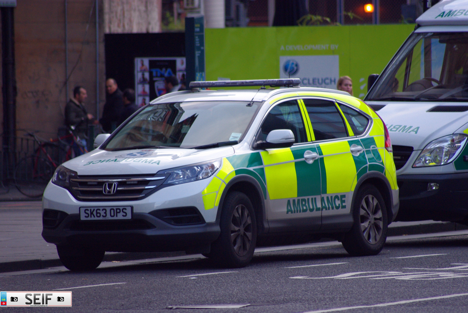 policie, město, ulice, auto, budova, vozidlo, silnice, Skotsko, provoz, Honda, Scania, Evropa, britský, Spojené království, doprava, Zachránit, Brigáda, limuzína, Glasgow, infrastruktura, 2014, Ecosse, benz, stanice, východní, cars, vozidla, centrální, skotský, nouzový, špinění, mercedes, Británie, záchranná služba, automobilového designu, policejní auto, rodinný vůz, kompaktní vůz, motorové vozidlo, crossover sUV, městské auto, sportovní užitkové vozidlo, střední velikost auta, NHS, služby, sprinter, CRV, Strathclyde, hybridní vozidlo, seifracing, vymáhání práva, transit police