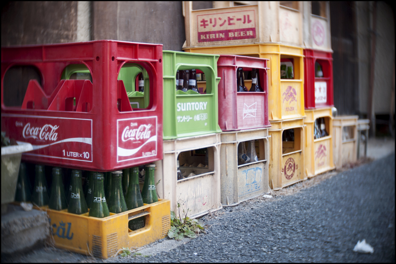 město, Červené, městský, rozmazat, detail, zelená, žlutý, Japonsko, lahve, prázdný, plastický, Osaka, CocaCola, barvitý, Kirin, Suntory, Kansai, Viněta, Přepravky, kontejnery, fragment, higashiyodogawaku, olympusep1, slrmagic26mmf14toylens