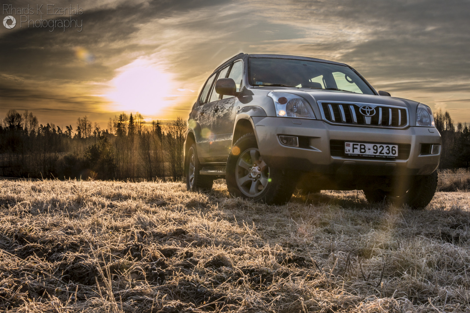 auto, vozidlo, pole, svítání, Toyota, slunce, Lotyšsko, plodiny, křižník, Džíp, Riga, kolo, přistát, pozemní vozidla, automobil make, nárazník, sportovní užitkové vozidlo, off road, terénní vozidlo