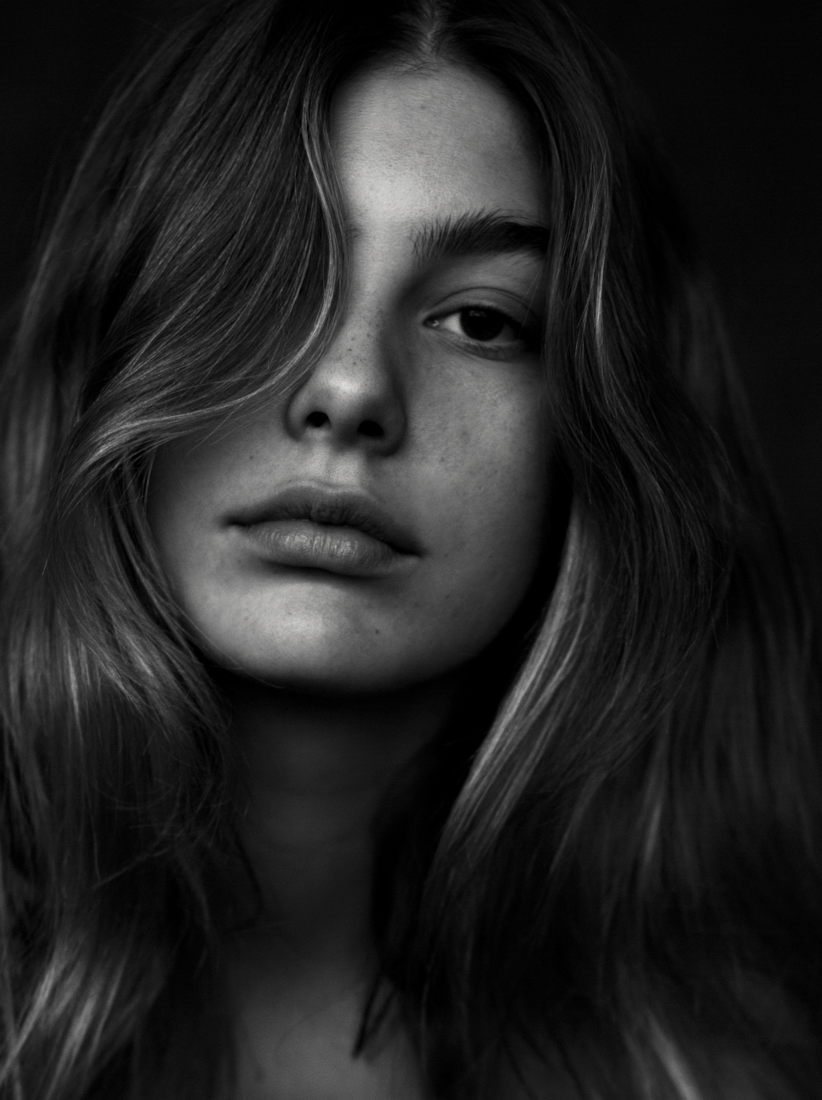 Wallpaper : Camila Morrone, women, actress, brunette, monochrome