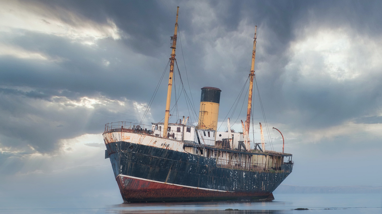 壁纸 水, 天空, 船只, 海军建筑, 车辆, 桅杆, 汽船, royal mail ship, water transportation, 市, 海洋, 高大的船舶, 风浪, 远洋班轮
