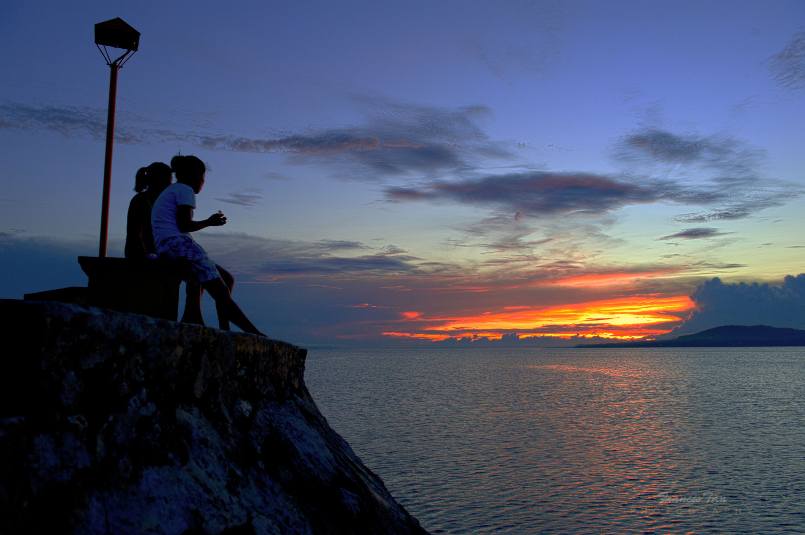 paesaggio, tramonto, mare, bambini, acqua, roccia, cielo, Alba, calma, Turismo, sera, costa, scogliera, Sole, orizzonte, Filippine, molo, crepuscolo, Amici, vacanza, Terreno, nube, albero, montagna, alba, oceano, mare, porta, molo, fongetz, francistan, pantalan, goldensunset, Bohol, Baclayontown