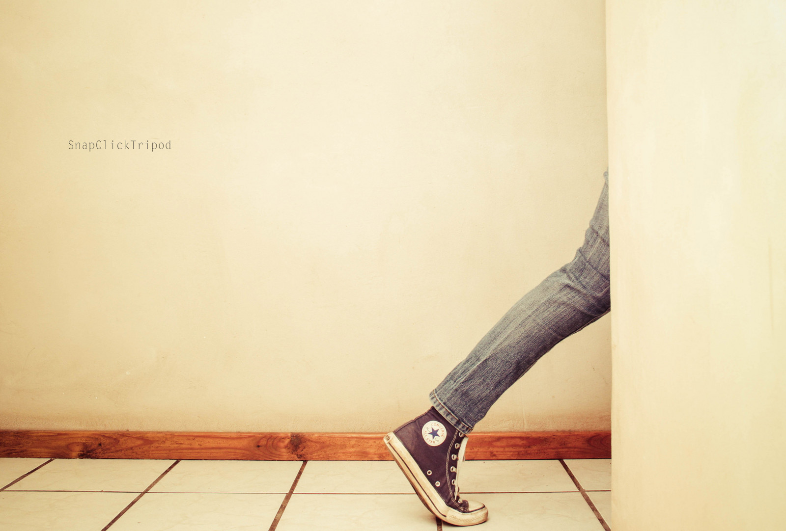 fotografování, dřevo, tenisky, Konverzovat, sklíčidla, kloub, dívka, noha, noha, patro, podlaha, dno, fotografie, střevíc, odc, ourdailychallenge, 3652013, 365the2013edition, dolní končetina, day198, comingorgoing, day198365, 17jul13