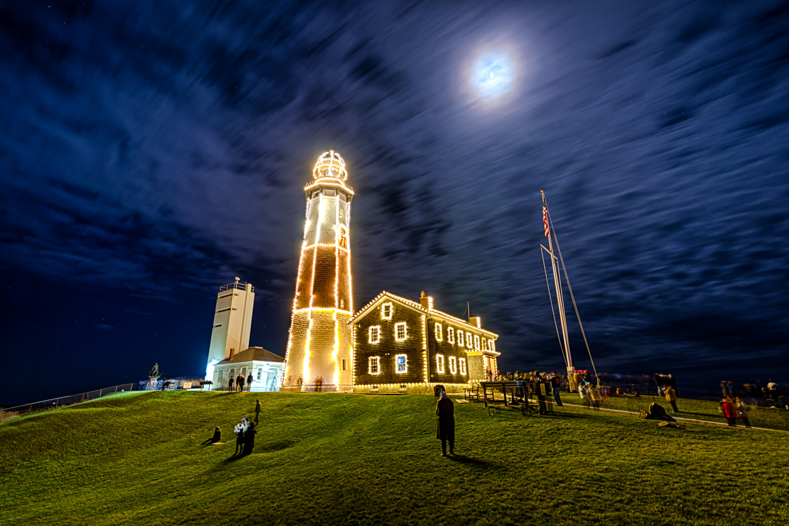 luce del sole, paesaggio urbano, notte, acqua, erba, cielo, fotografia, nuvole, sera, Torre, faro, HDR, orizzonte, Nikon, Natale, vacanza, crepuscolo, ARTE, leggero, longexposure, edifici, New York, illuminazione, nightphotography, NY, oscurità, luci di Natale, punto di riferimento, D800E, photographersontumblr, nikond800e, 1424, Li, LongIsland, Liny, originalphotography, retinaresolution, artistsontumblr, lensblr, nikon1424f28, luogo di culto, Montauk, holidayseason, montauklighthouse, montauklighthousechristmas