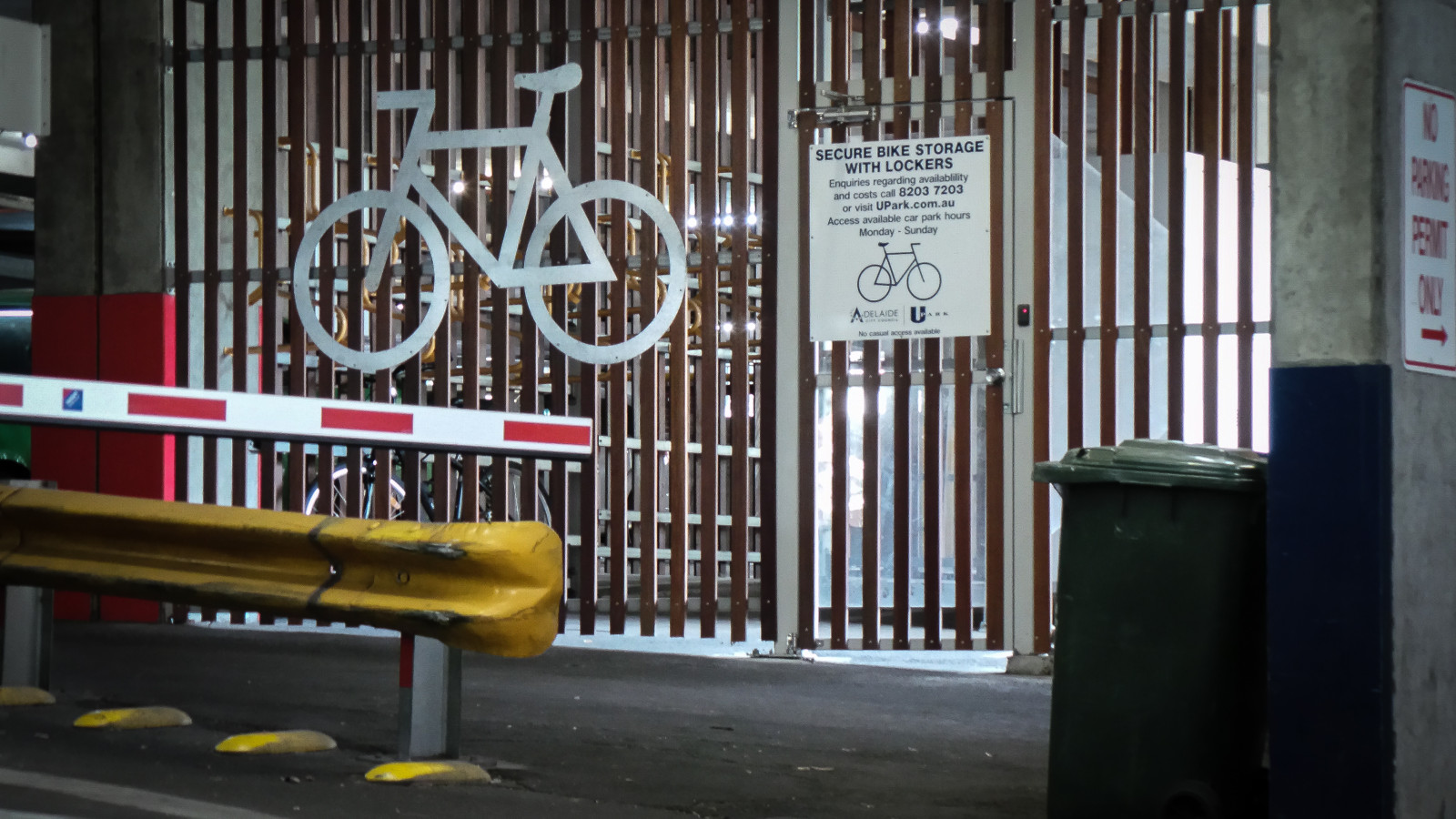 modrý, Červené, bílý, kolo, podepsat, žlutý, stěna, skříňky, logo, beton, dřevěný, symbol, Samsung, Úložný prostor, Adelaide, lamely, zajistit, parkoviště, crashbarrier, TAFE, greenbin, boomgate, lightsquare, theen, upark, noparkingpermitonly