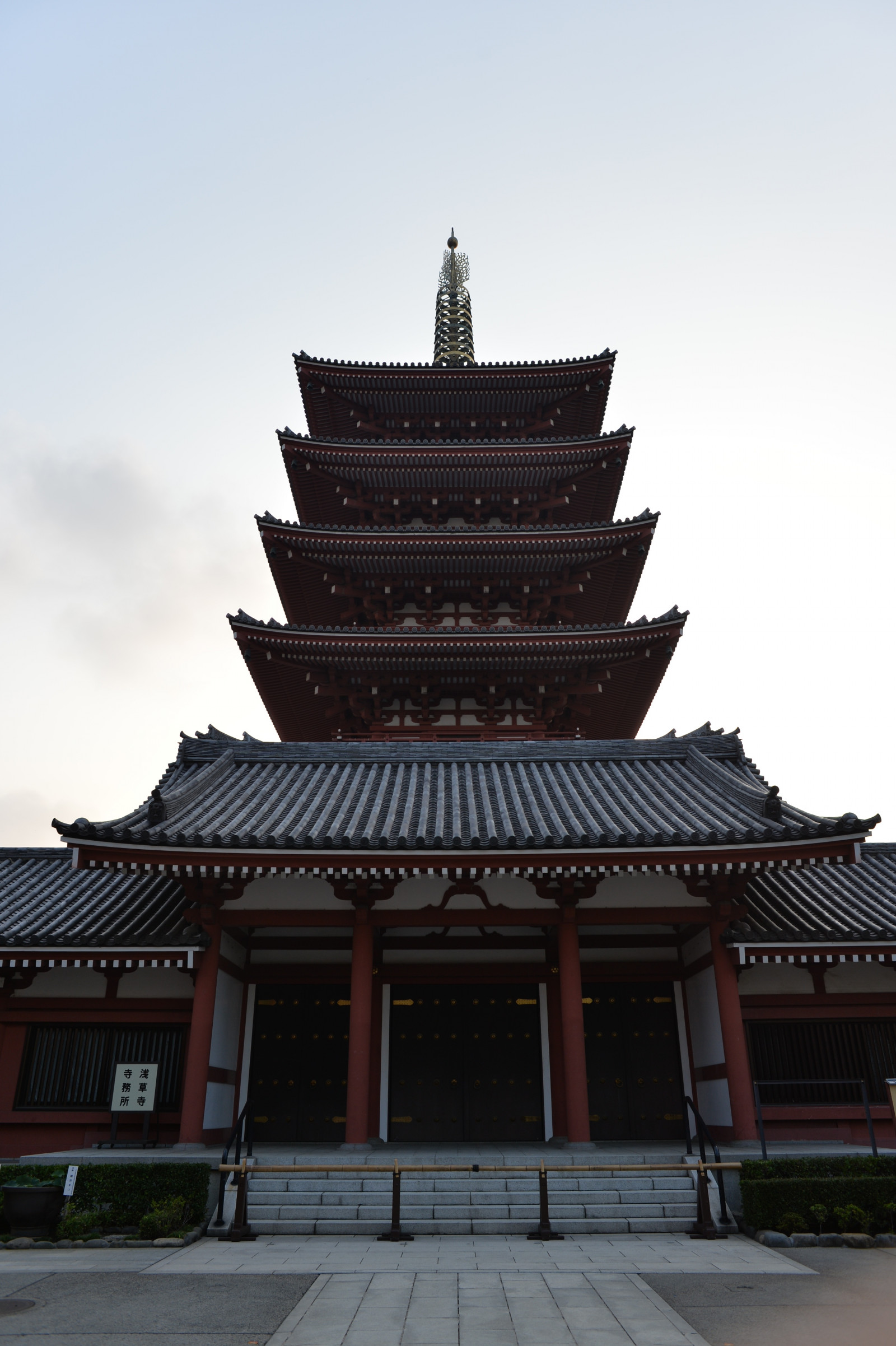 chrám, architektura, budova, věž, Nikon, pagoda, svatyně, Tokio, palác, Čínská architektura, Asakusa, NIKKOR, mezník, df, 24mm, aiafnikkor24mmf28d, wat, historické místo, místo uctívání, šintoismus svatyně