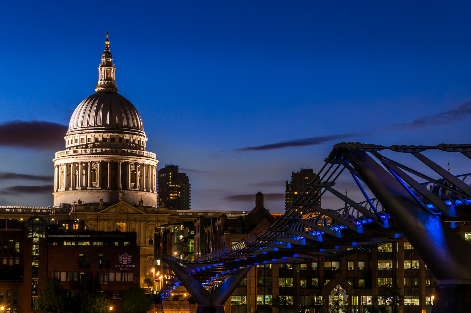 luci, Londra, città, paesaggio urbano, notte, riflessione, sera, ponte, fiume, crepuscolo, Cattedrale, metropoli, longexposure, Bluehour, punto di riferimento, Tamigi, area urbana, londonnight, Tamigi, millenniumbridge, Cattedrale di San Paolo, barbacane, londonskyline, Barbican Centre, cityoflondonschool, londonbluehour