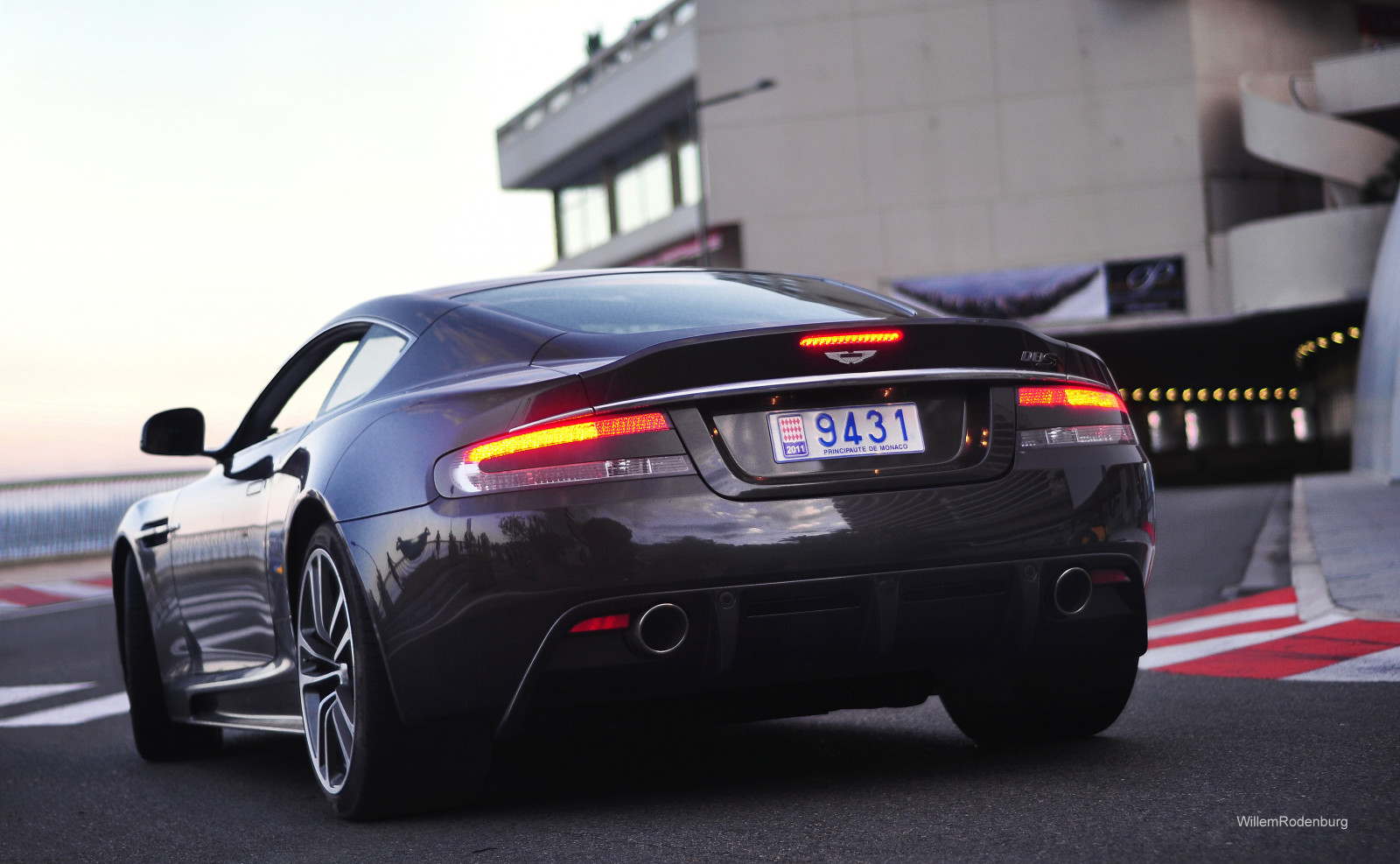 Photoshop, západ slunce, moře, auto, vozidlo, silnice, technika, letní, Nikon, DBS, kola, sportovní auto, tunel, Aston Martin DBS, Monaco, brzda, kupé, ráfky, výkon auta, Aston Martin DB9, MM, Aston Martin Vanquish, Aston Martin Vantage, GT, 50mm, jeden, kolo, 3, Gran Turismo, f1, okraj, aston, Martin, superauto, d90, 50, CS5, v12, Aston Martin, Volante, pozemní vozidla, automobilového designu, automobilový exteriér, luxusní vůz, motorové vozidlo, osobní luxusní automobil, střední velikost auta, vrchol, Monte Carlo, v plné velikosti vůz, aston martin dbs v12, Aston Martin V8 Vantage 2005, picasa, willem, Rodenburg, formule, Brzdění, automotive wheel system