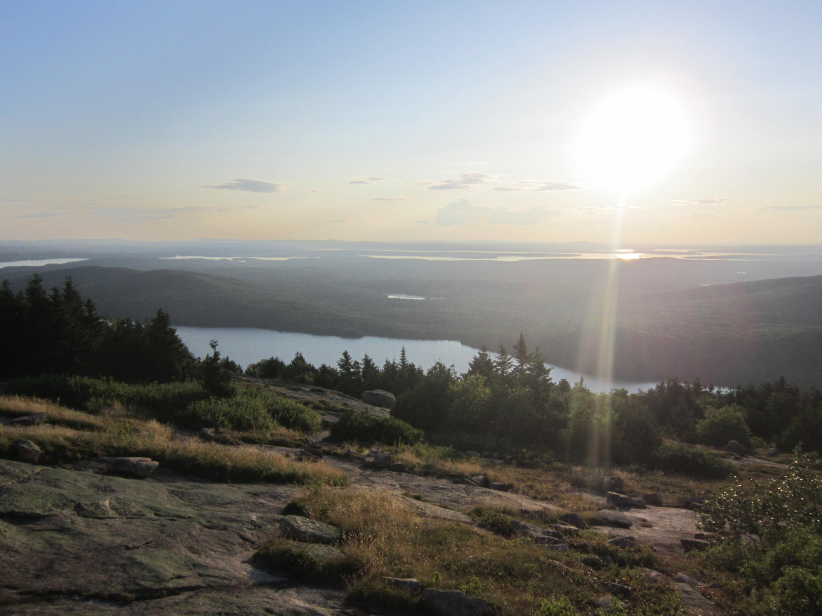 lumière du soleil, des arbres, paysage, le coucher du soleil, mer, baie, colline, Lac, eau, la nature, rive, des nuages, lever du soleil, vert, Matin, côte, horizon, île, cap, crépuscule, nuage, Montagne, Aube, océan, réservoir, 4608x3456 px, loch, Phénomène atmosphérique