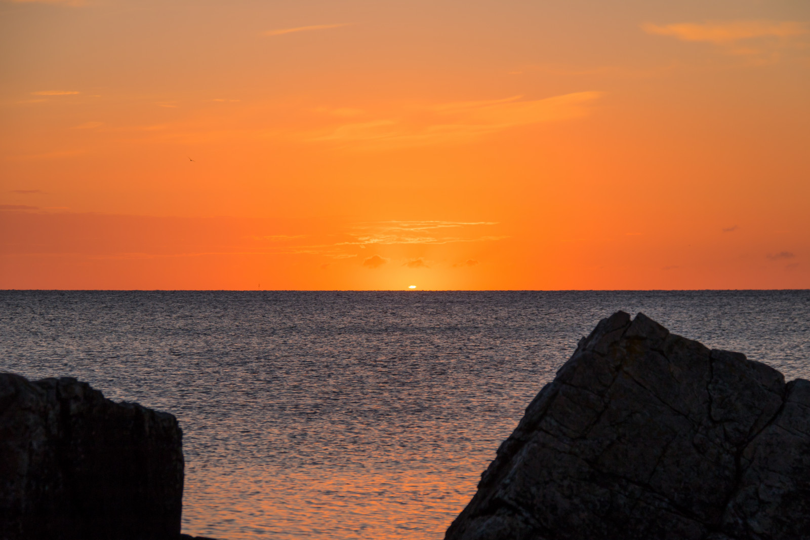 solnedgang, hav, Bugt, vand, klippe, kyst, himmel, strand, solopgang, aften, morgen, kyst, Sol, horisont, kappe, skumring, Sky, daggry, ocean, goldenhour, bølge, Vatten, hav, soluppg ng, Gryning, Simrishamn, v rhallarna, Sten, gyllenetimmen, efterglød, krop af vand, vind-bølge