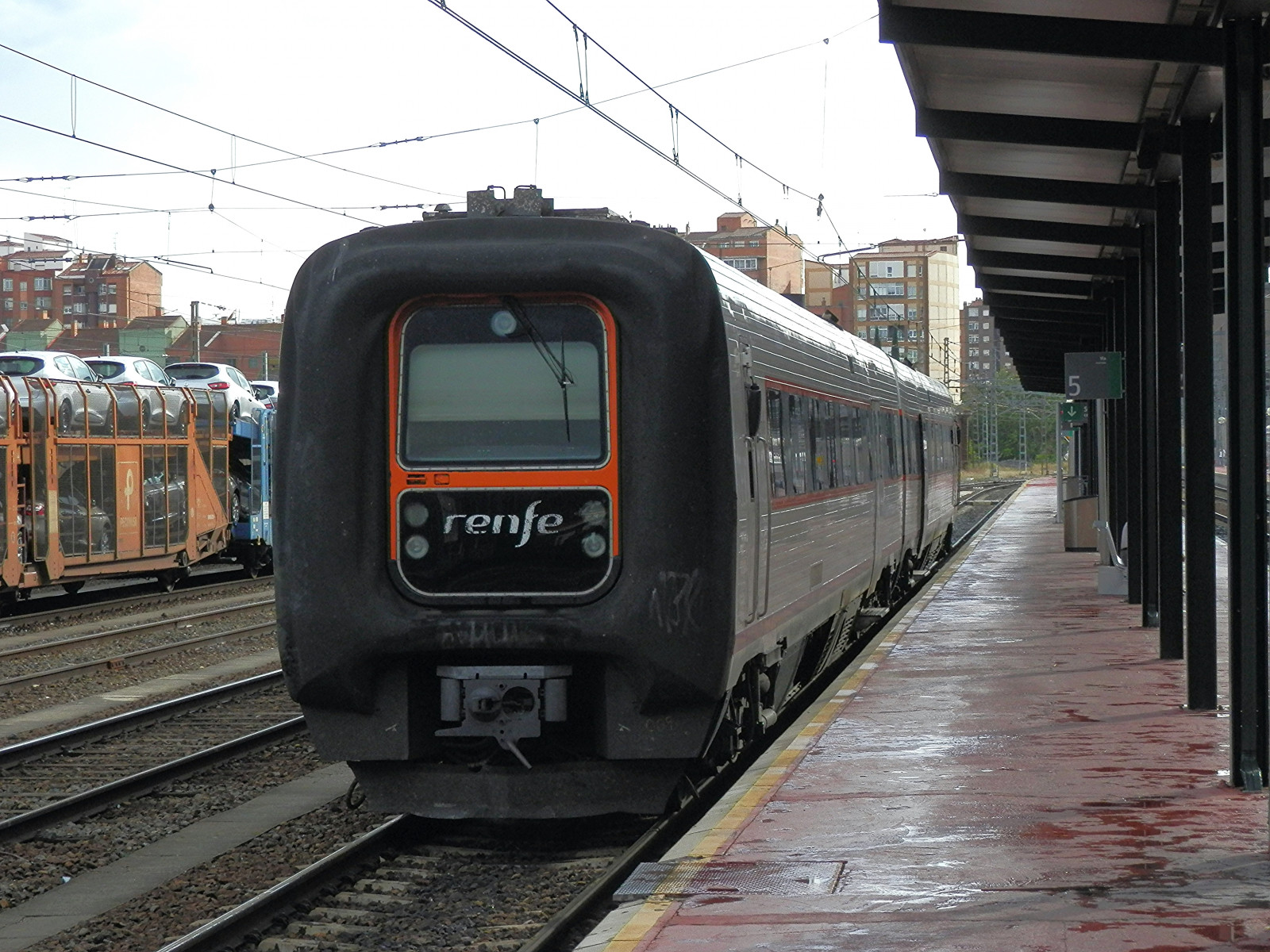 vozidlo, vlak, vlakové nádraží, doprava, lokomotiva, Olympus, TRD, rychlá přeprava, strom, železo, cAF, dráha, motorová nafta, md, Valladolid, Metropolitní oblast, druh dopravy, veřejná doprava, železniční doprava, kolejová vozidla, osobní automobil, železniční vůz, vysokorychlostní železniční, elektrické napájení, regionální, RENFE, 594