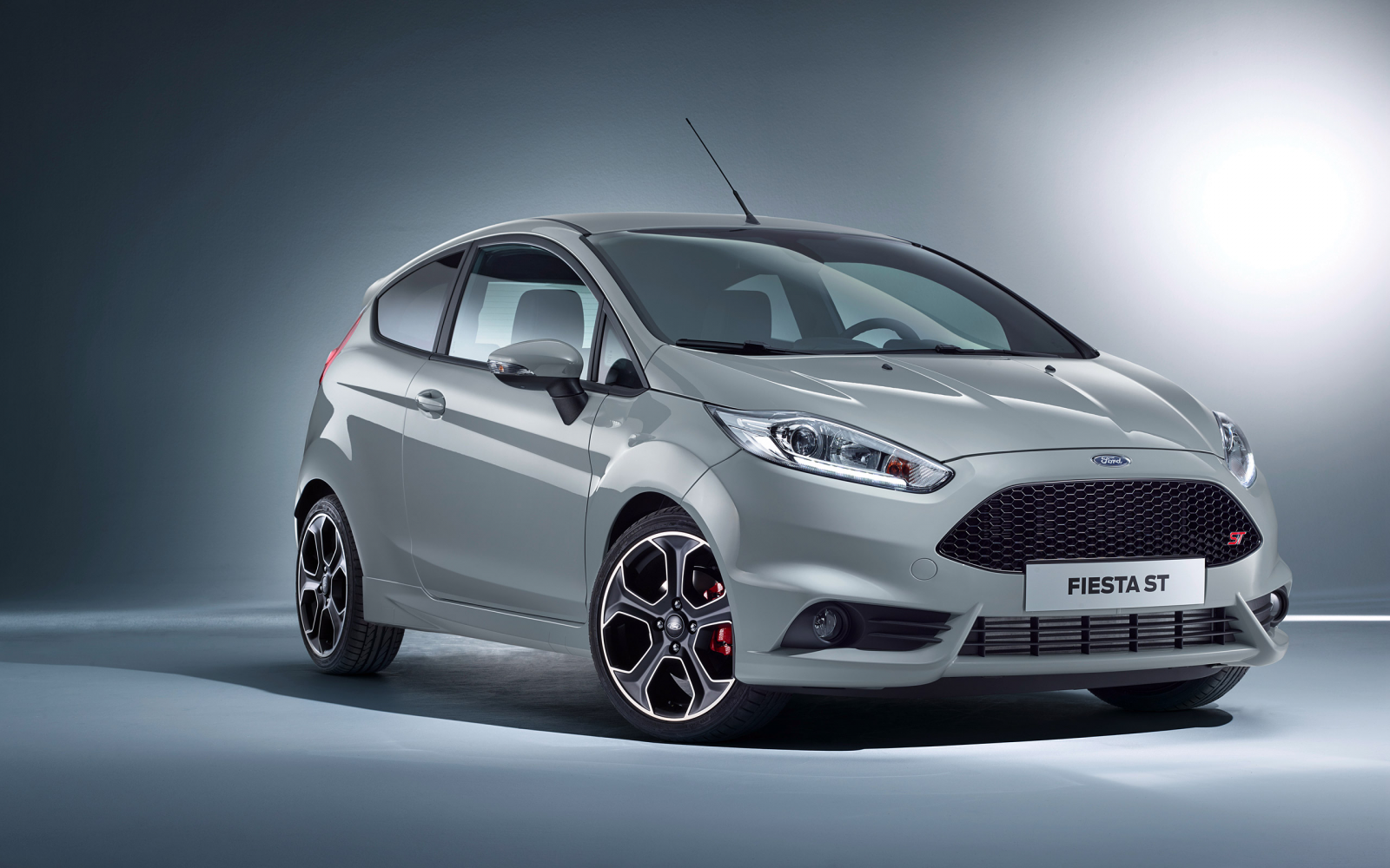Masaüstü : Basit arka plan, Araba, Araç, Spot ışıklar, Ford Fiesta ...