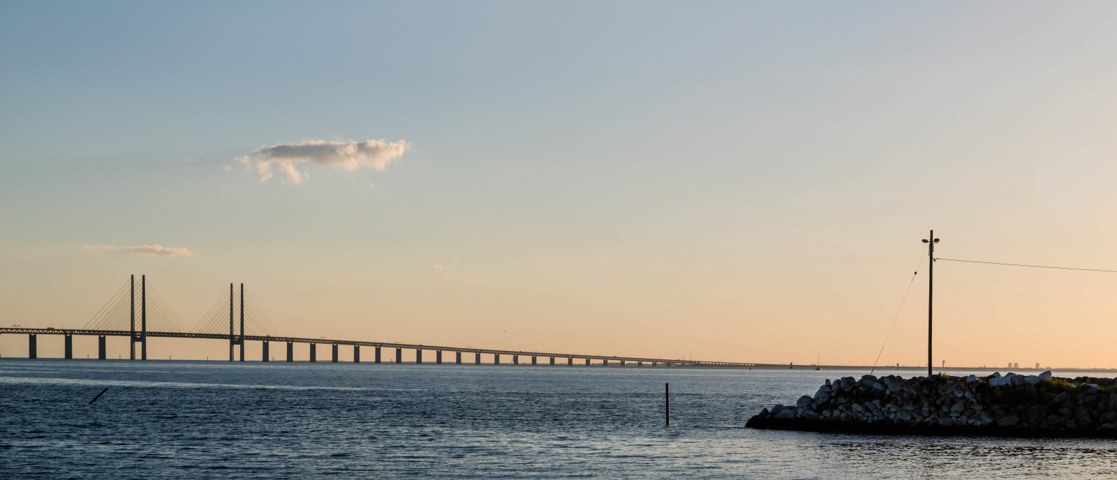 západ slunce, moře, záliv, voda, pobřeží, pláž, svítání, panoráma, večer, ráno, věž, pobřeží, most, slunce, horizont, panoráma, molo, soumrak, mrak, svítání, oceán, vlna, resundsbron, Malmo, Limhamn, exif modelu canoneos760d, Kamera aby kánon, Model fotoaparátu canoneos760d, geolocation, EXIF čočka efs18200mmf3556is, exif aby kánon, EXIF isospeed 100, EXIF otvor 10, exif focallength 70mm, limhamnssm b tshamn, Bron, Broen, atmosférický jev, vlnolam