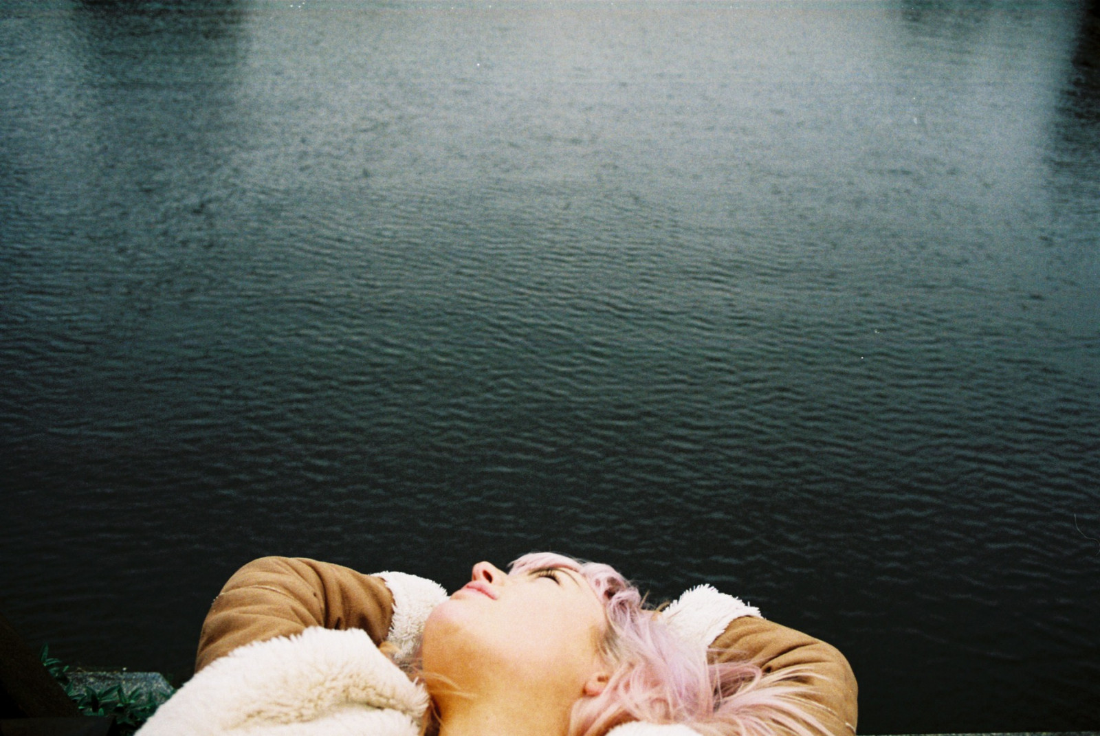 podzim, temný, moře, jezero, voda, fotografování, nachový, modrý, ráno, řeka, vlasy, bokeh, růžový, 35MM, utopit, romantika, Mládí, rebel, Penny, světlo, den, dosti, dívka, žena, barva, dáma, mladý, styl, fotografie, film, richard, Gaston, photograhpy