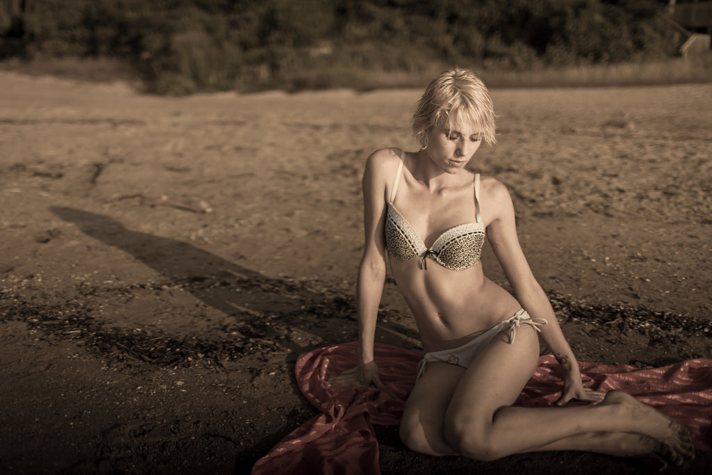 model, portrét, blondýnka, písek, stín, sedící, fotografování, ráno, bikiny, emoce, Osoba, kůže, dívka, krása, žena, dáma, noha, fotografie, obraz, lidských pozice, portrétní fotografie, focení, umění model, Lidské tělo, Iain, iainphotos, iainmcnally, iainmcnallyphotographer, iainmcnallyphotography