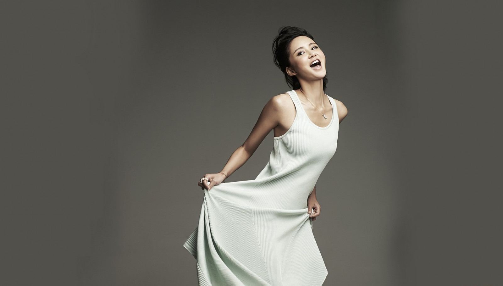 donne, modello, asiatico, vestito, vestito da sposa, raso, capi di abbigliamento, Zhang Xinyi, ballo di fine anno, donna, sposa, collo, velo, toga, tessile, servizio fotografico, addome, corpo umano, abito da cocktail, vestiti da sposa, vestito formale, damigella d'onore