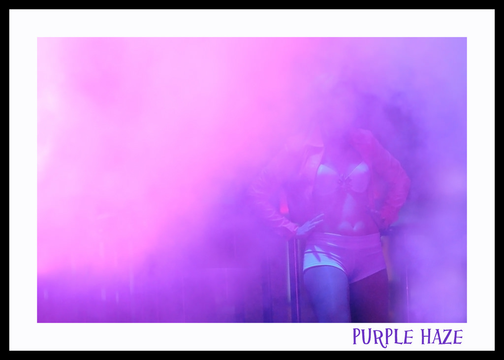 nebe, nachový, fialový, kouř, levandule, růžový, tanečník, opar, purpurová, disko, mlha, květ, sexy, okvětní lístek, energie, krátké šortky, pupík, hezká holka, sexylegs, whitebra, počítač tapeta, blondýna, jev, whiteshorts, Ztratit, Suchý led, Pinkjacket, Aboutyouaward