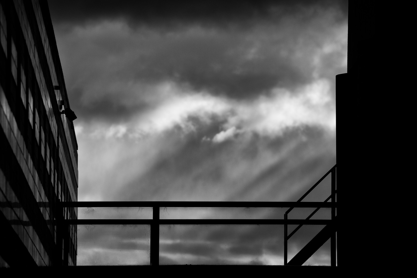 luce del sole, bianca, nero, monocromo, architettura, costruzione, cielo, fotografia, sera, orizzonte, atmosfera, le scale, metropoli, Tasmania, angolo, nube, tetto, linea, oscurità, i raggi del sole, giorno, bianco e nero, fotografia in bianco e nero, illuminazione diurna, fenomeno meteorologico, UTAS, fenomeno, Hobart, stock photography