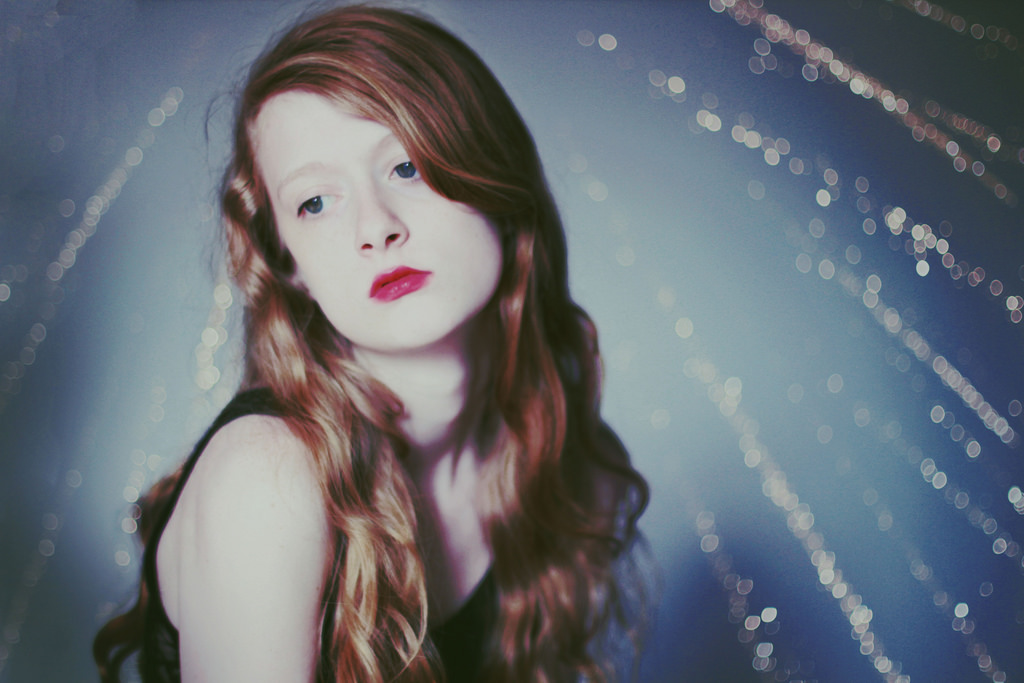 デスクトップ壁紙 面 ポートレート 目 長い髪 空 花火 黒髪 唇 ヘア ボケ 睫毛 レース 感情の 波打つ 綺麗な 女の子 美しさ スマイル 眼 美しい リップ 忘れる 覚えている コンピュータの壁紙 肖像写真 茶髪 人間の髪の色 カール