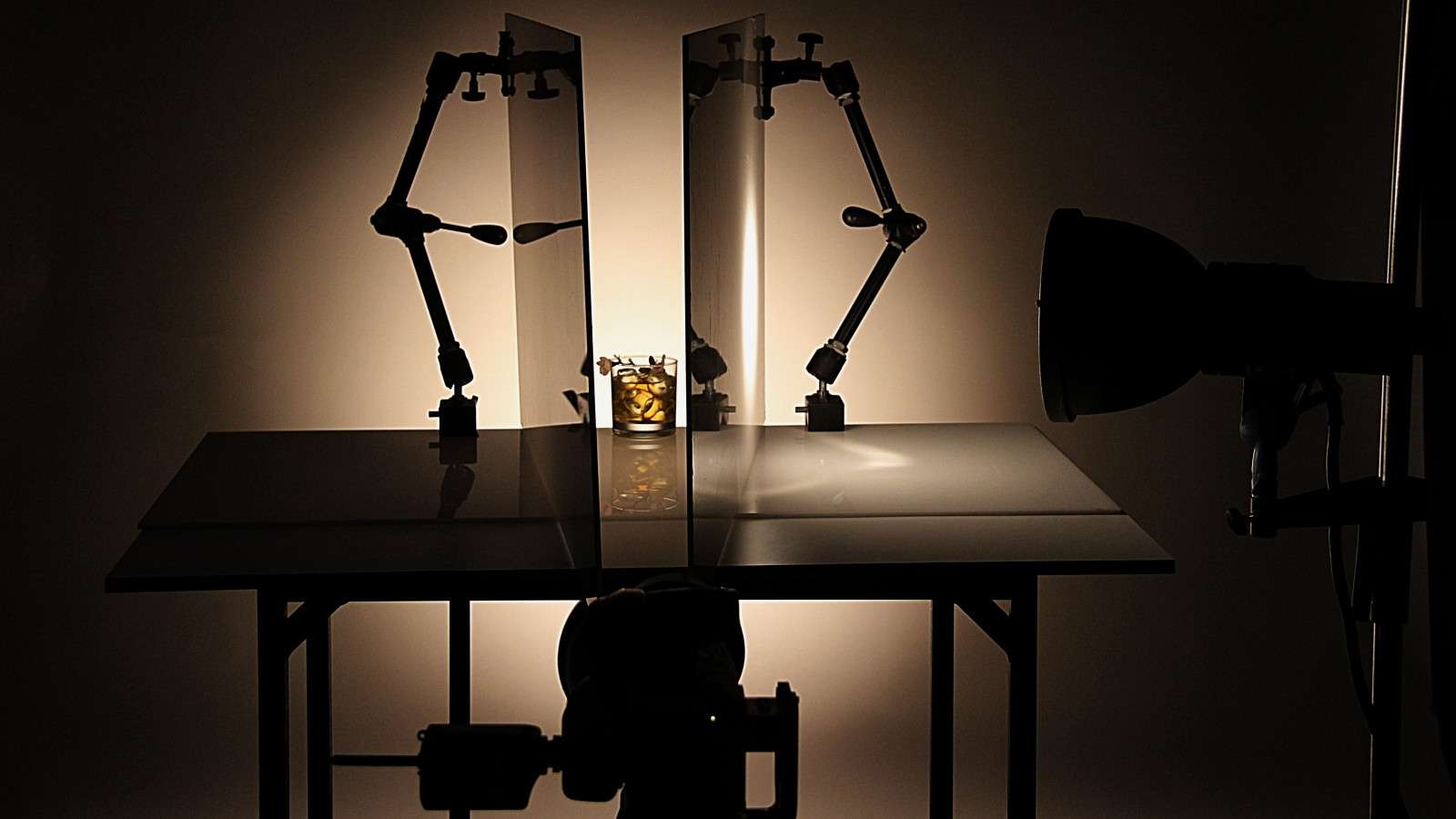 pokoj, místnost, fotografování, stůl, sklenka, whisky, světlo, prozkoumat, osvětlení, tvar, design, attackfoto, 10kviews, 20kviews, 100fav, attackfoto2, studiophoto, nábytek, svítidlo