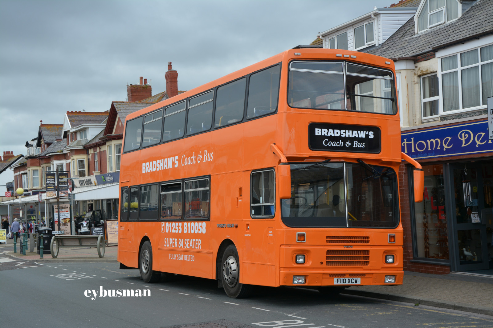 město, ulice, auto, vozidlo, město, Volvo, doprava, metropole, trenér, Alexander, Burnley, LE, R, Blackpool, centrum, autobus, nezávislý, centrum, lincolnshire, typ, pruh, Lancashire, urban area, Metropolitní oblast, sousedství, kompaktní vůz, motorové vozidlo, druh dopravy, veřejná doprava, střední velikost auta, dostavník, Cleveleys, Poulton, autobusová doprava tour, Dvoj patrový autobus, Trenéry, B10m, Eybusman, Městský autobus, Pendle, Clitheroe, Fylde, Bradshaw, Silniční, Hodsons, Bradshaws, 15230, F110xcw