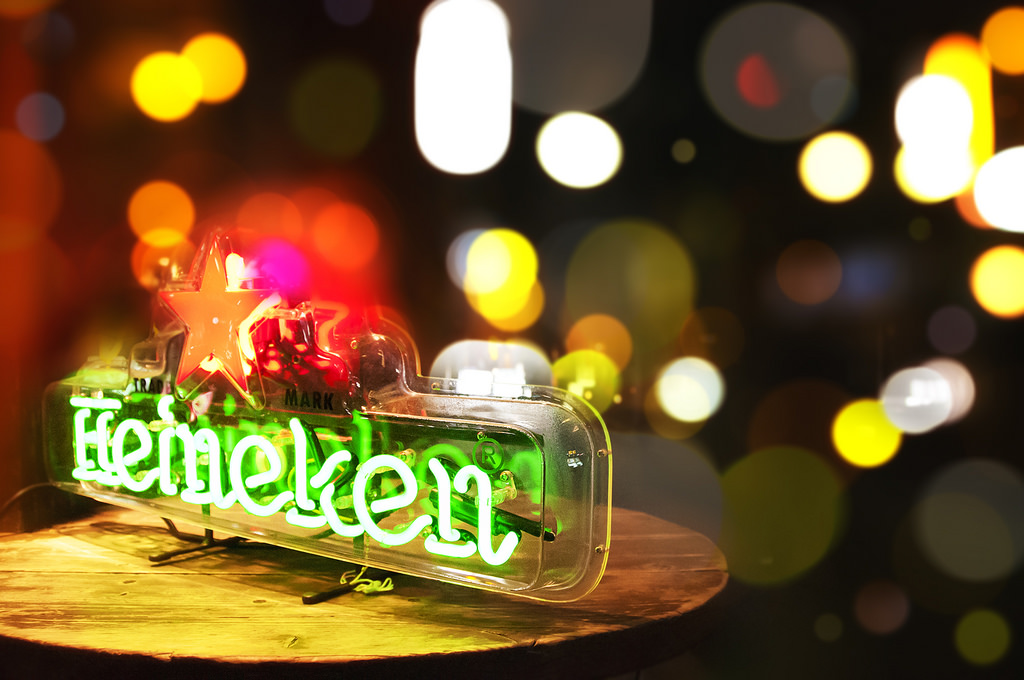 nightphotography, Japan, bar, beruset, Heineken, japansk, lys, Tokyo, Nikon, NightShot, streetphotography, efter arbejde, neonlys, Nippon, Hikari, neonlys, Shinbashi, D300, ajpscs, tokyonightwalker