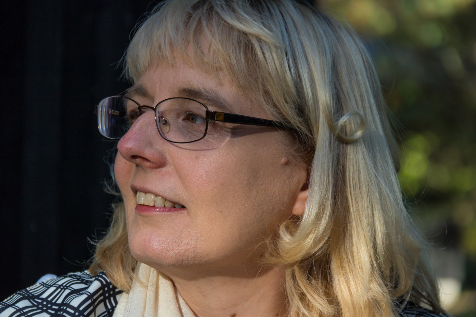 tvář, portrét, brýle, fotograf, vlasy, nos, emoce, Osoba, hlava, dívka, krása, usměj se, oko, žena, dáma, Gotland, holmh Llar, attackfoto, attackfoto8, Marianne, blond, účes, portrétní fotografie, mimika, vision care, orgán, zblízka